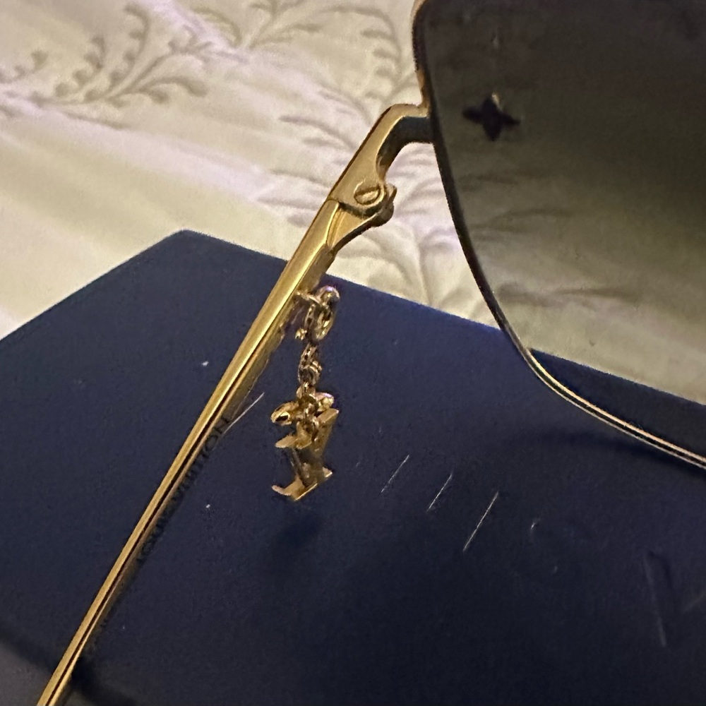 Louis Vuitton Gold and Black Cat Eye Sunglasses
With beautiful little charm . - Picture 6 of 9